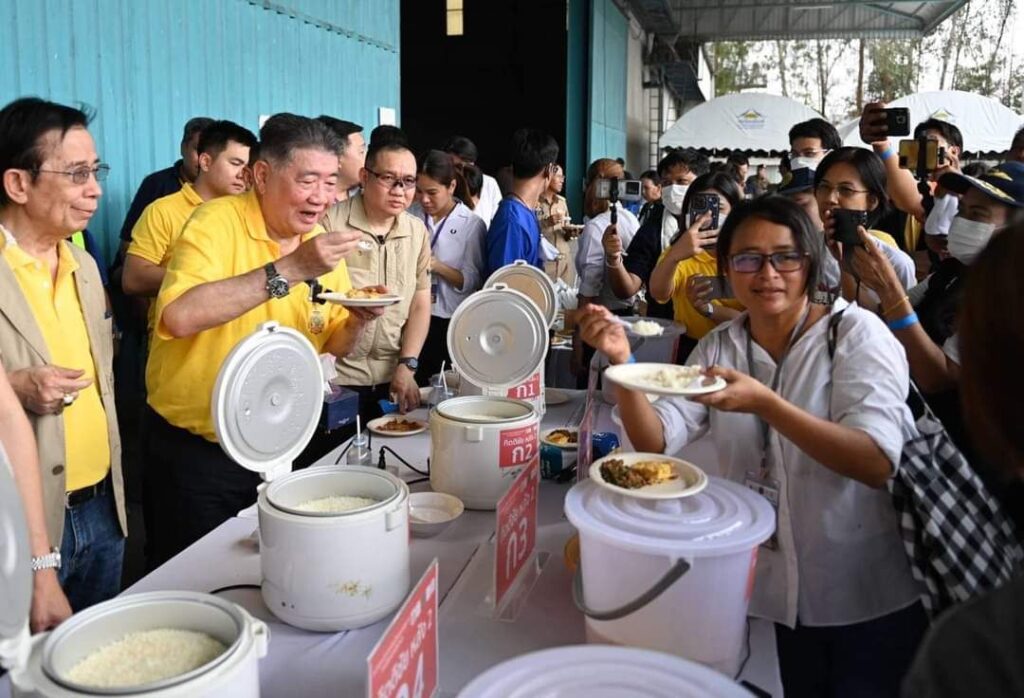 นายภูมิธรรม เวชยชัย