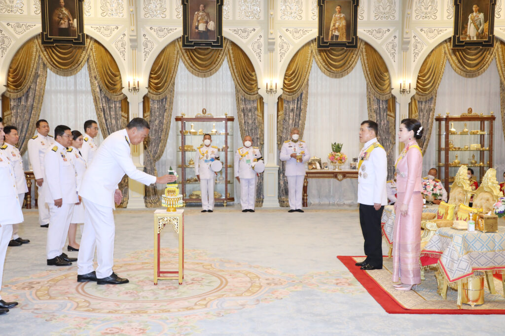 ในหลวง พระราชทานพระบรมราชวโรกาส ให้ครม.ใหม่เฝ้าฯถวายสัตย์ฯ