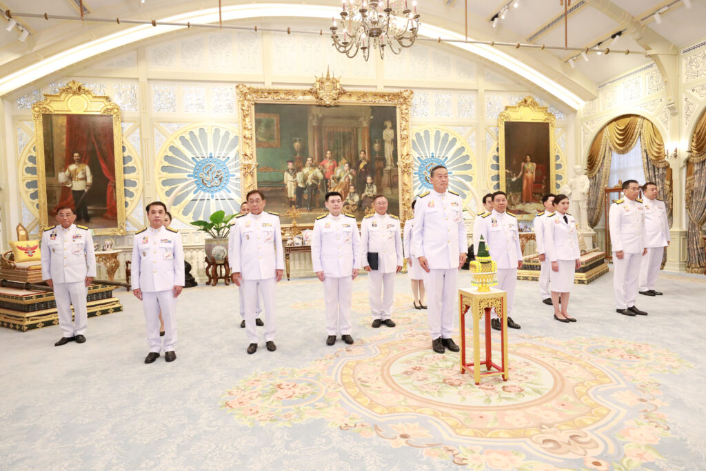 ในหลวง พระราชทานพระบรมราชวโรกาส ให้ครม.ใหม่เฝ้าฯถวายสัตย์ฯ