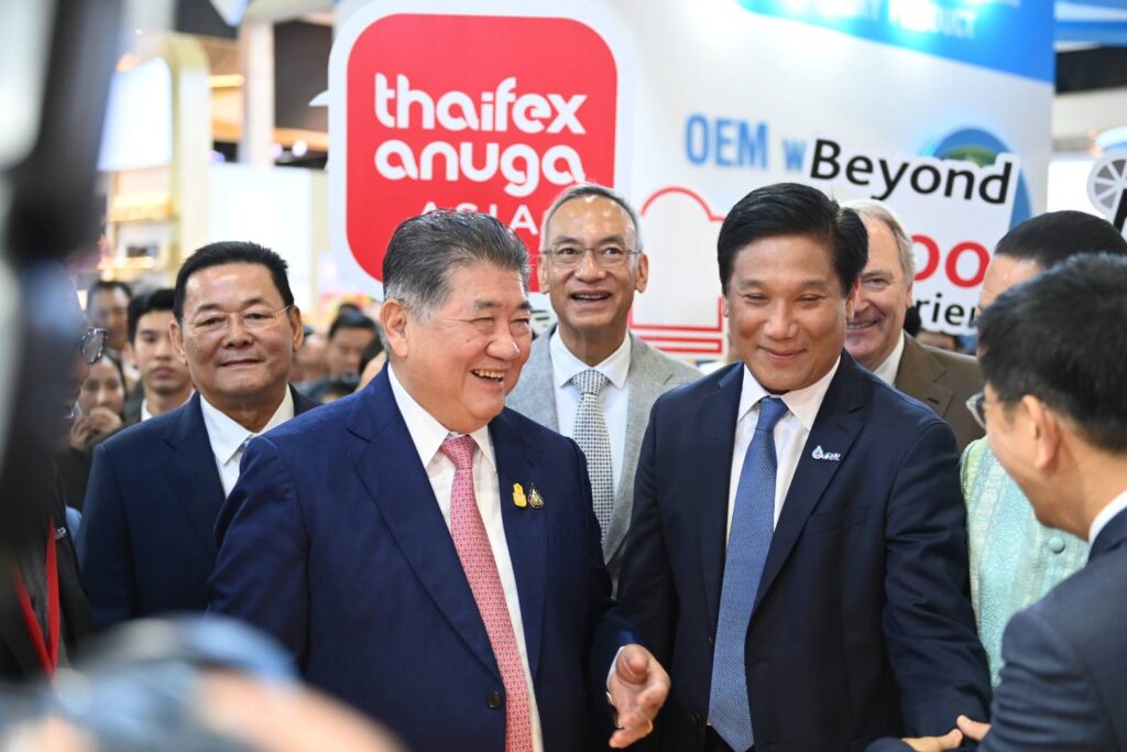 นายภูมิธรรม เวชยชัย