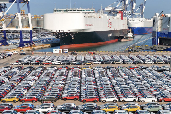Chinese_EV รถยนต์ไฟฟ้า BYD เตรียมส่งออกที่ท่าเรือเยียนไถ ในมณฑลซานตง ประเทศจีน บันทึกภาพวันที่ 10 มกราคม 2024