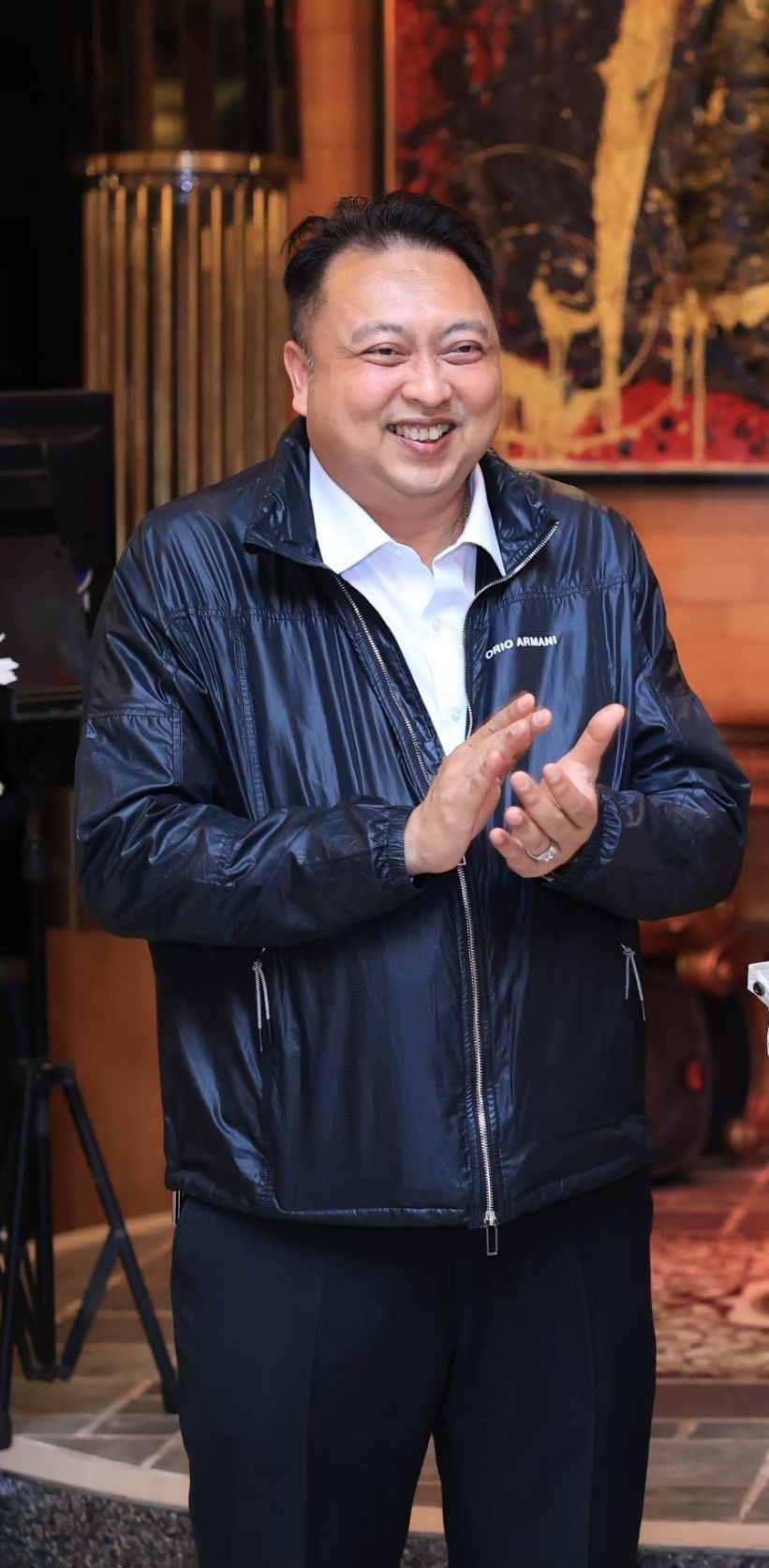 นายสุชาติ ชมกลิ่น