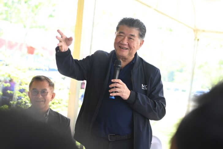 ภูมิธรรม เวชยชัย