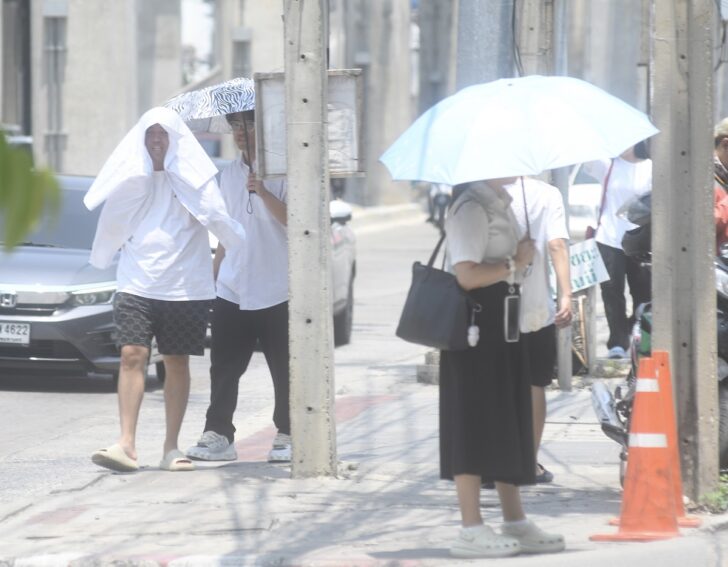 S__12189713-hot-social อากาศร้อนจัด