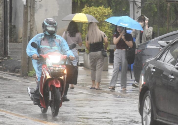 S__12501012-rain-resize ฝนตก