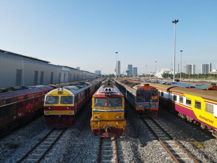 S__14131212 รถไฟพ่วงตู้โดยสารเต็มหน่วยลากจูงทุกเส้นทาง รองรับการเดินทางเปิดเทอม