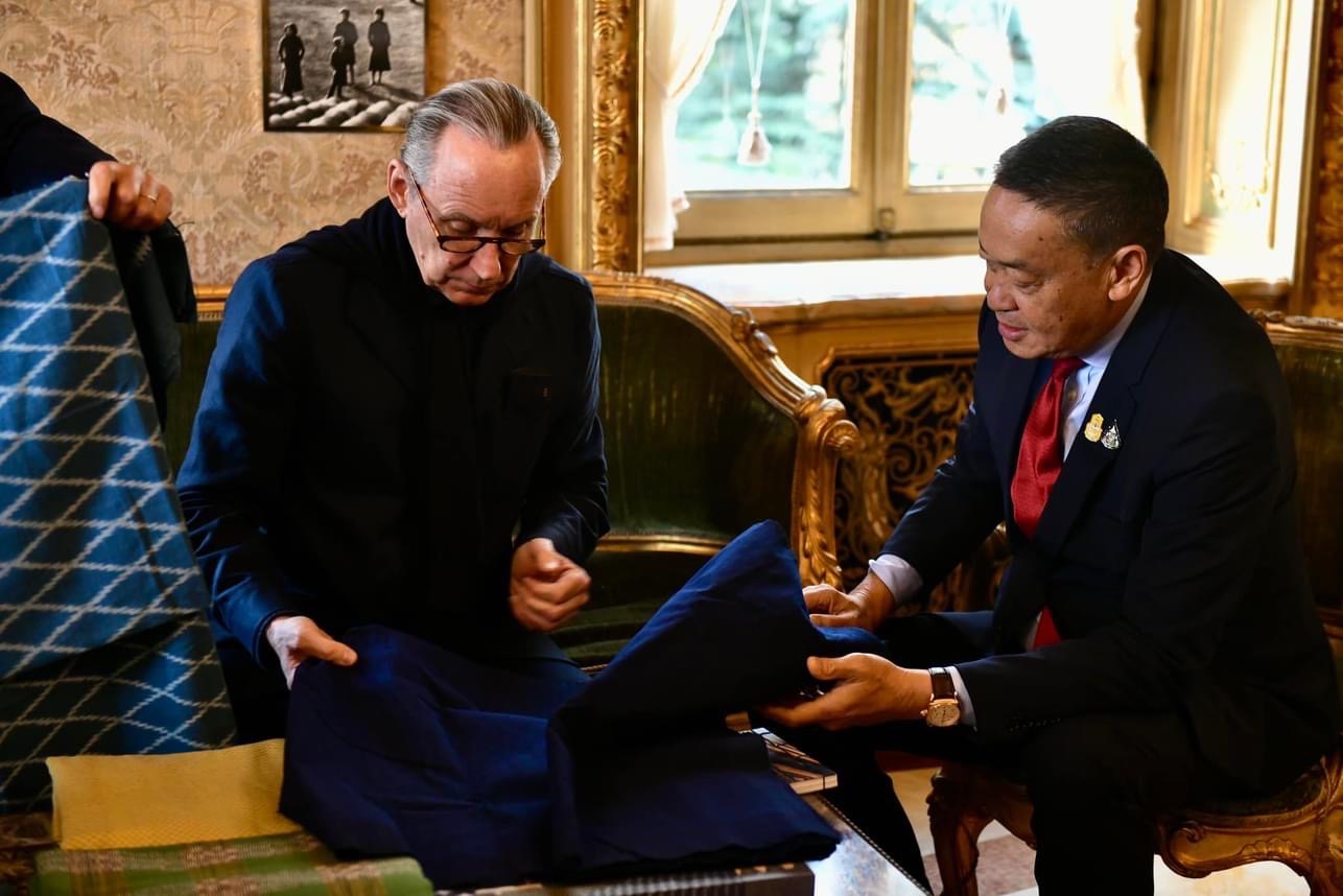 แบรนด์ดังอิตาลี Zegna ทัชใจผ้าไทย เตรียมคอลแลปส์ผ้าย้อมคราม สกลนคร