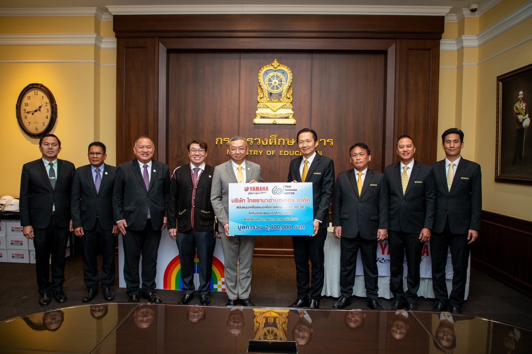 ยามาฮ่า มอบเครื่องยนต์ขนาด 300 ซีซี 100 เครื่องให้กระทรวงศึกษาธิการ