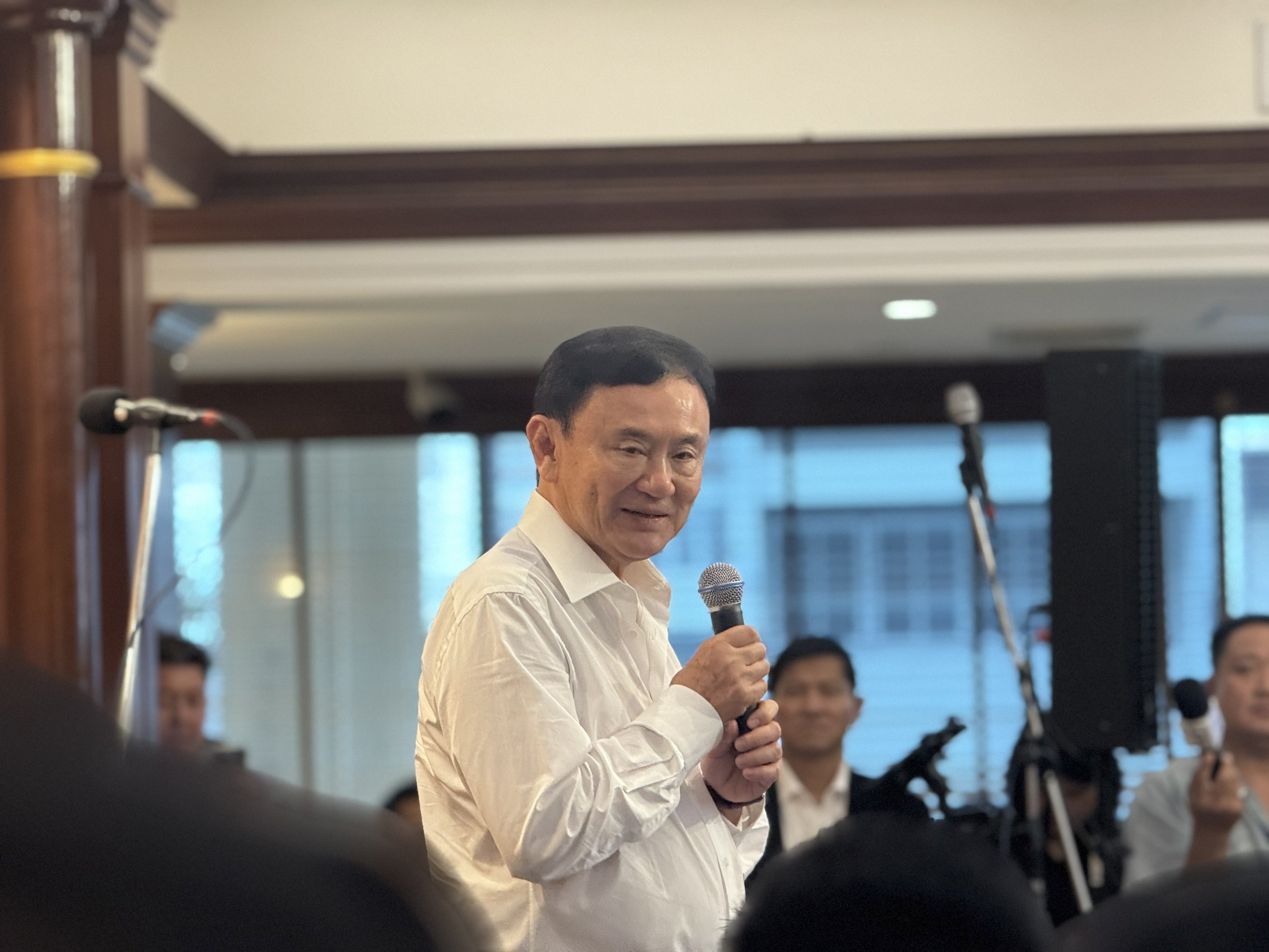 ทักษิณ ช่วย อุ๊งอิ๊ง จีบ สุวัจน์ ลิปตพัลลภ ย้ายเข้าพรรคเพื่อไทย  