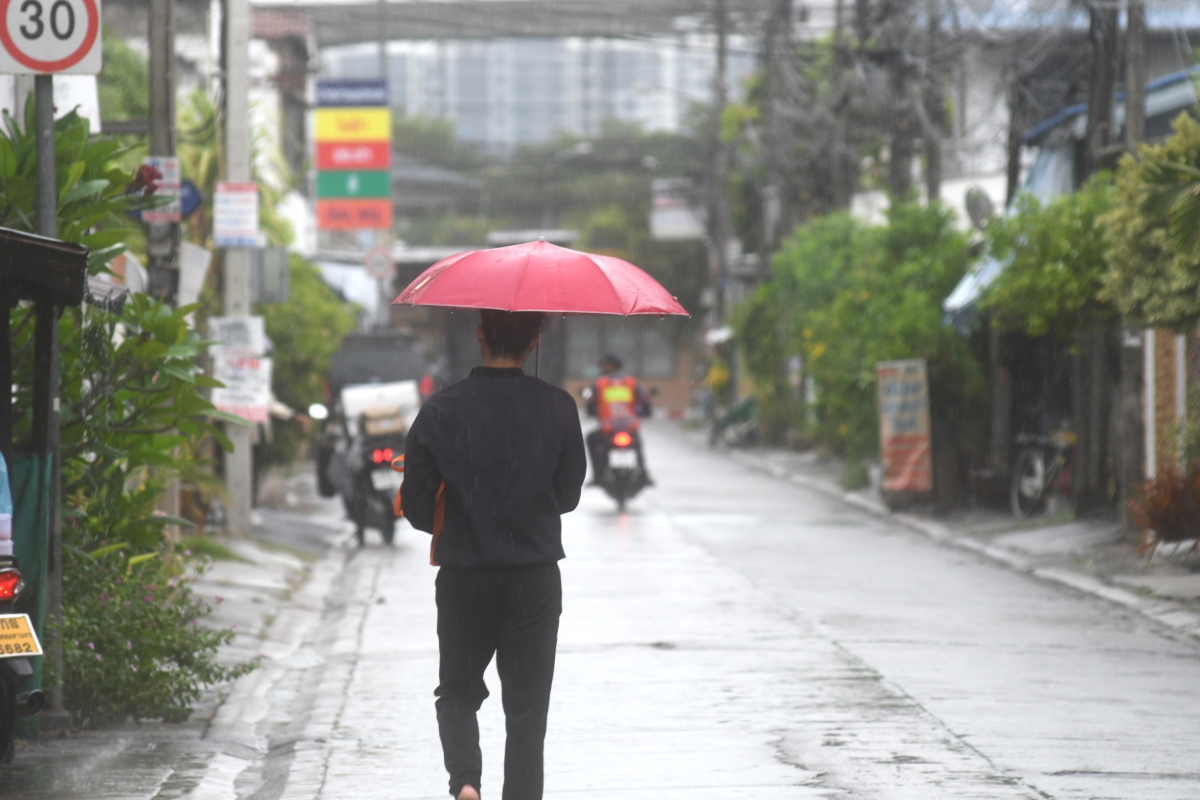กรมอุตุฯ เผย ไทยฝนตกหนักบางพื้นที่ กรุงเทพฯ-ตะวันออกเจอฝนร้อยละ 80