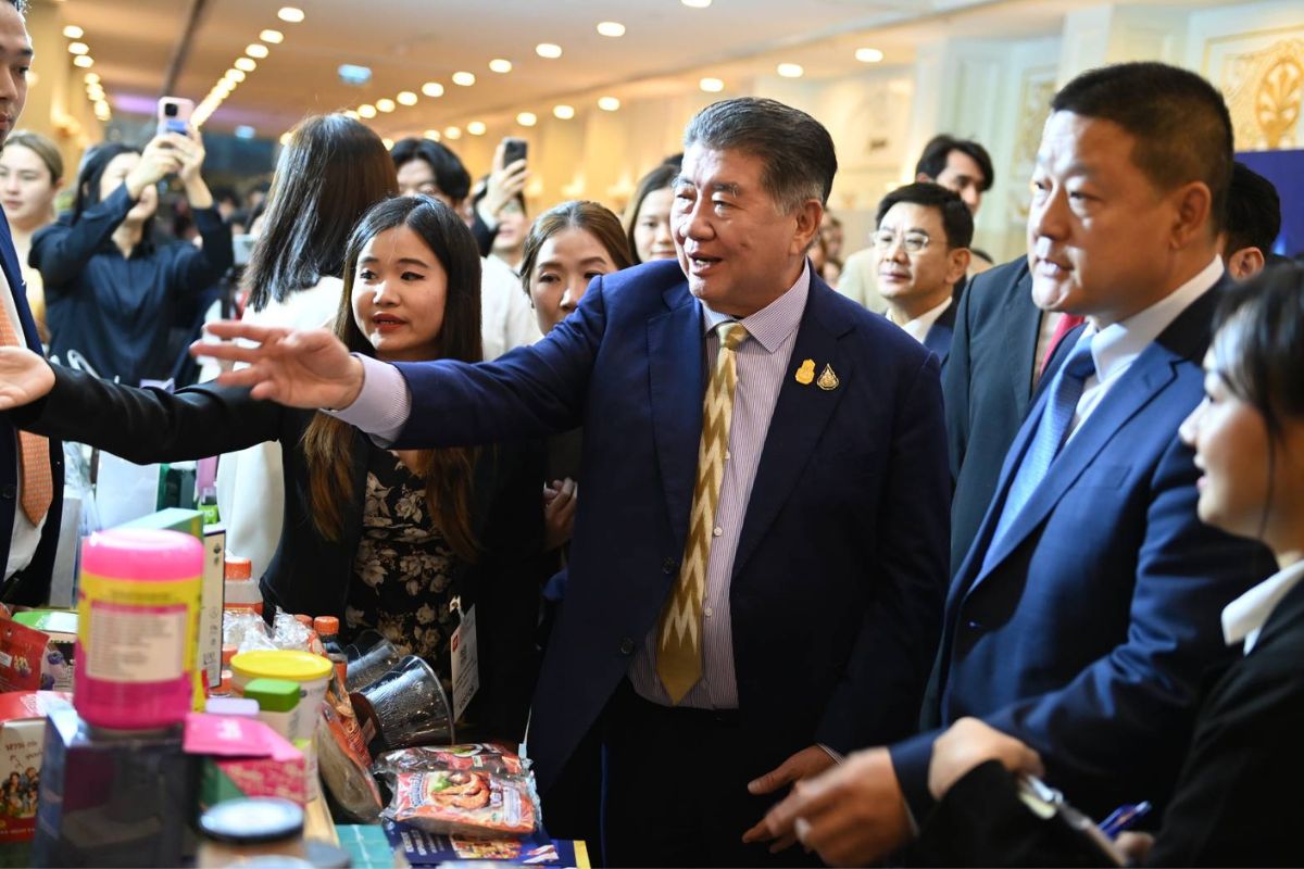 ภูมิธรรม สร้างประวัติศาสตร์ เปิดตัวมหกรรมไลฟ์คอมเมิร์ซนานาชาติ เริ่ม ก.ค.นี้