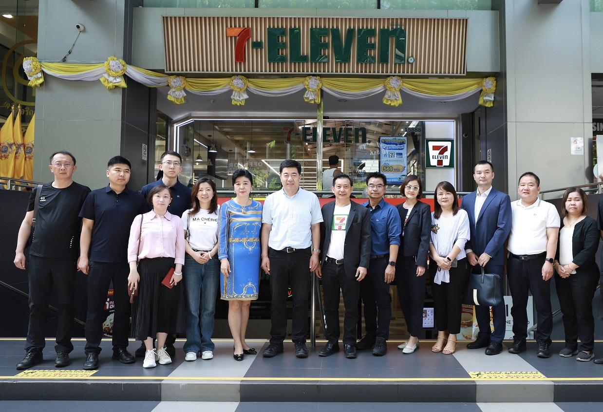 กระทรวงพาณิชย์จีนนำคณะนักธุรกิจเยี่ยมชมร้านเซเว่นฯ