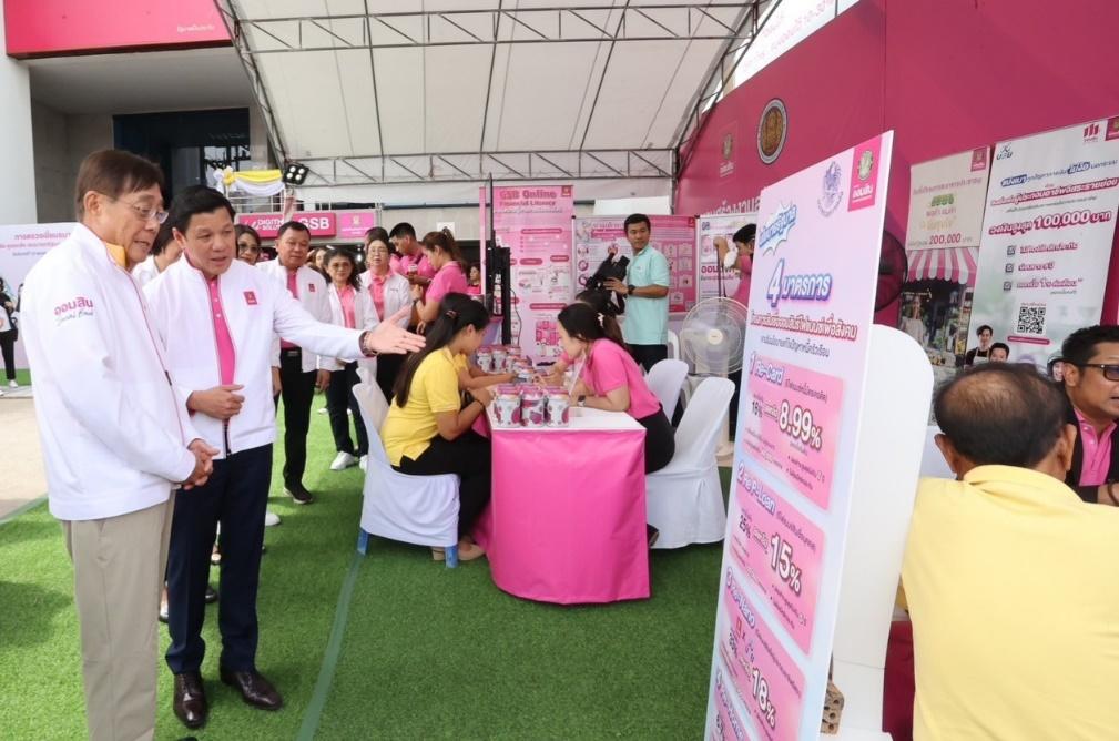 รัฐมนตรีคลัง ตรวจเยี่ยมธนาคารออมสิน จ.เพชรบุรี
