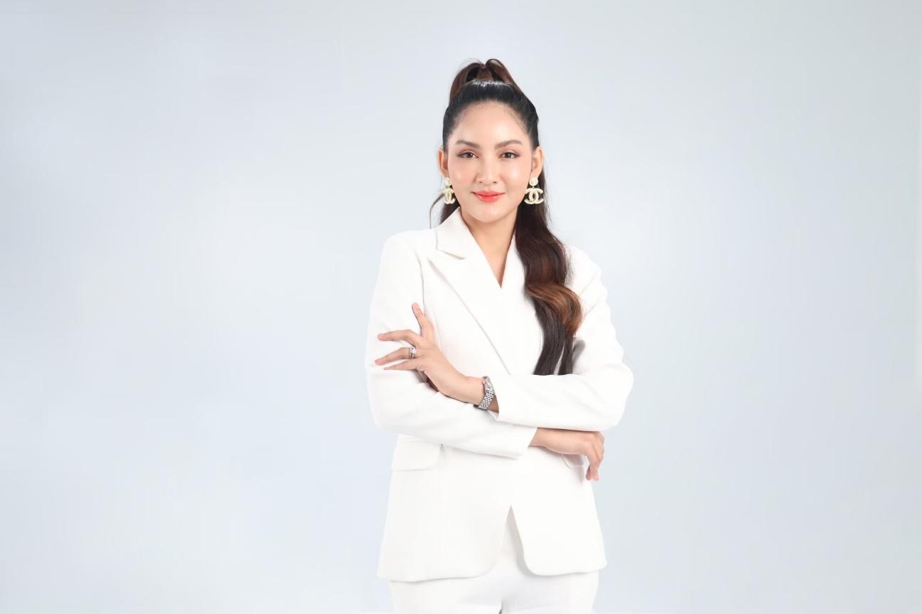 นัชชา ลอยชูศักดิ์