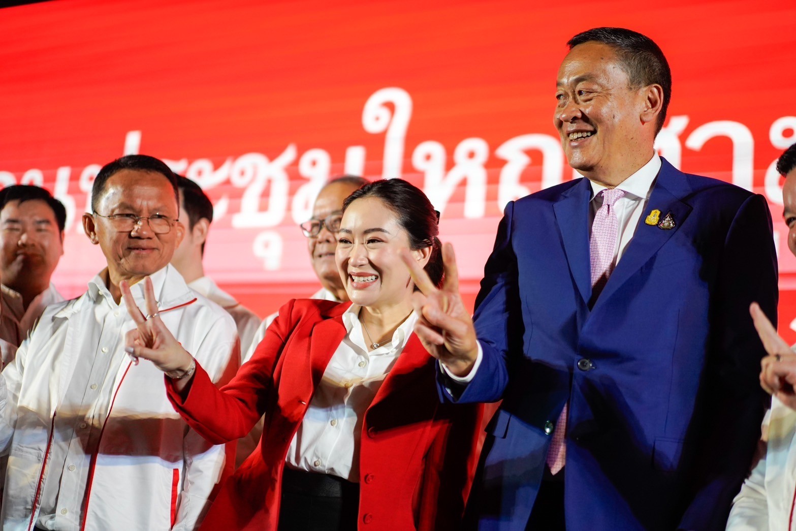 เศรษฐา นำทีมเพื่อไทยแถลงผลงาน 10 เดือน 4 ปี รัฐบาลเปลี่ยนประเทศ