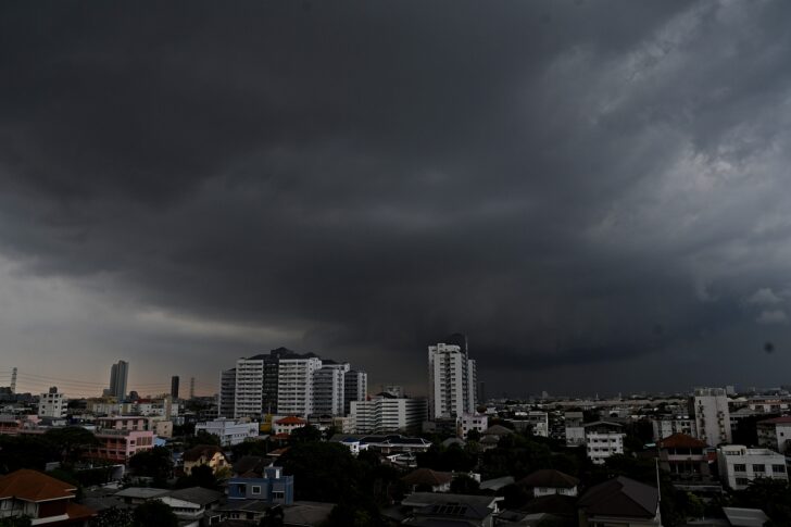 .พยากรณ์อากาศ (24 ก.ย. 68) ตอนบนมีฝน 60-70% ภาคใต้ระวังคลื่นสูง.