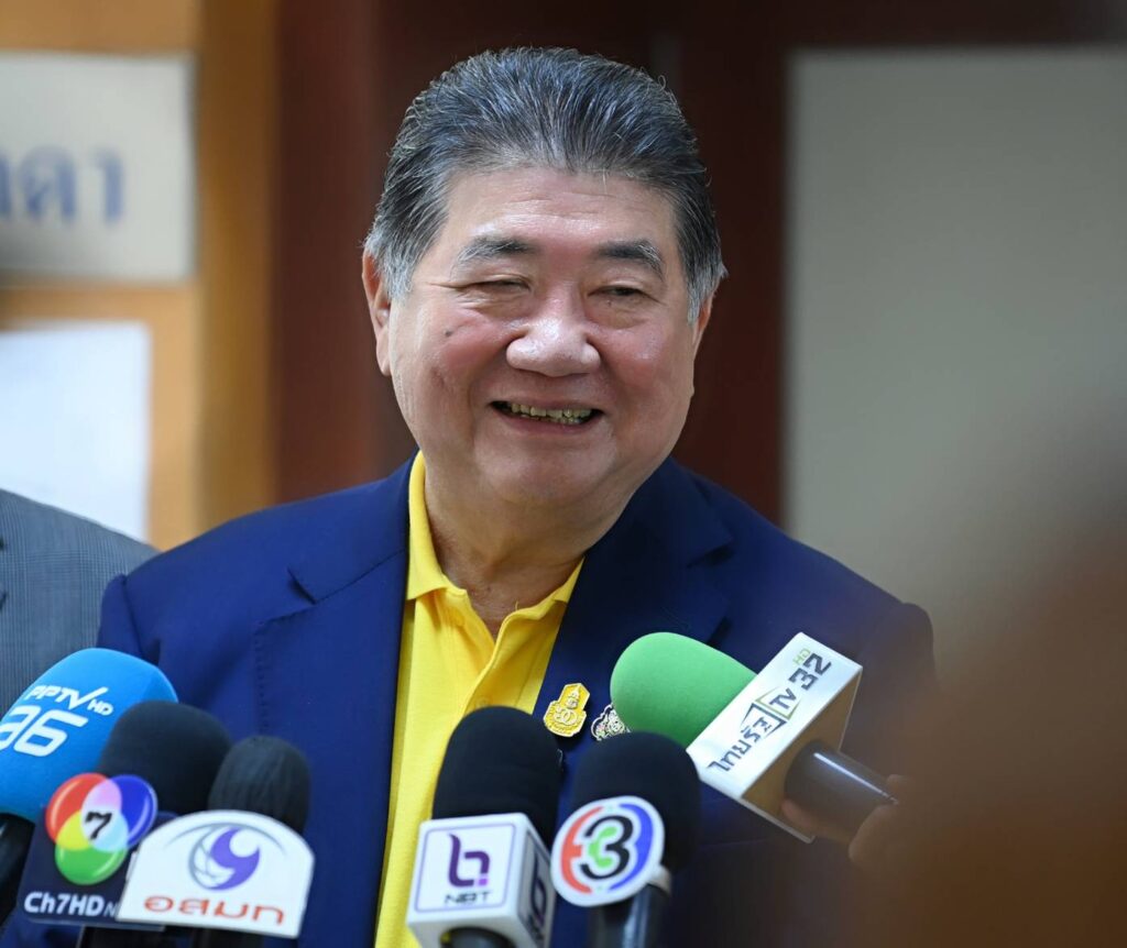 นายภูมิธรรม เวชยชัย