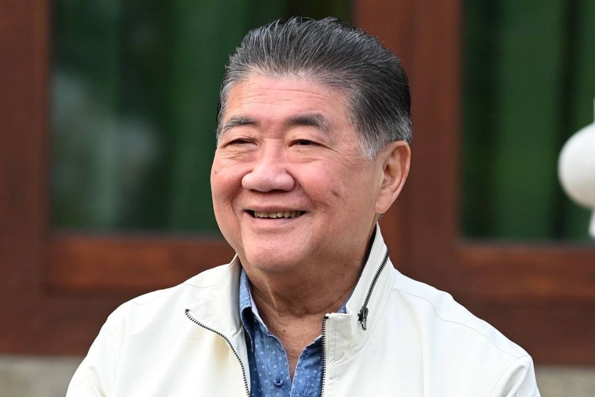 ภูมิธรรม เวชยชัย