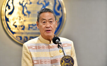เศรษฐา ทวีสิน