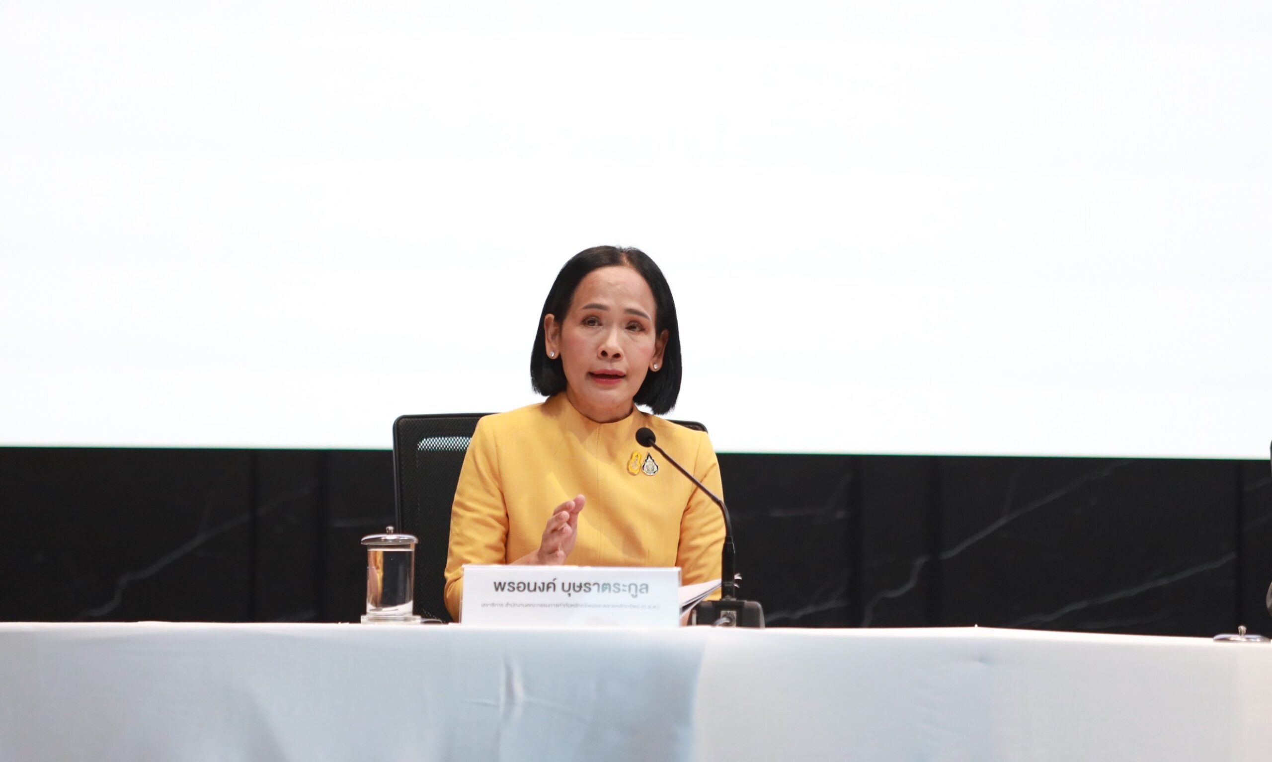 นางพรอนงค์ บุษราตระกูล เลขาธิการคณะกรรมการกำกับหลักทรัพย์และตลาดหลักทรัพย์ (ก.ล.ต.)