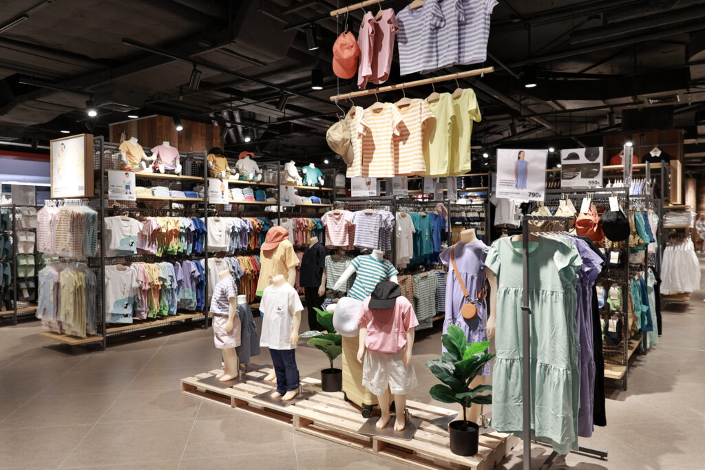 โซนเสื้อผ้าเครื่องแต่งกาย