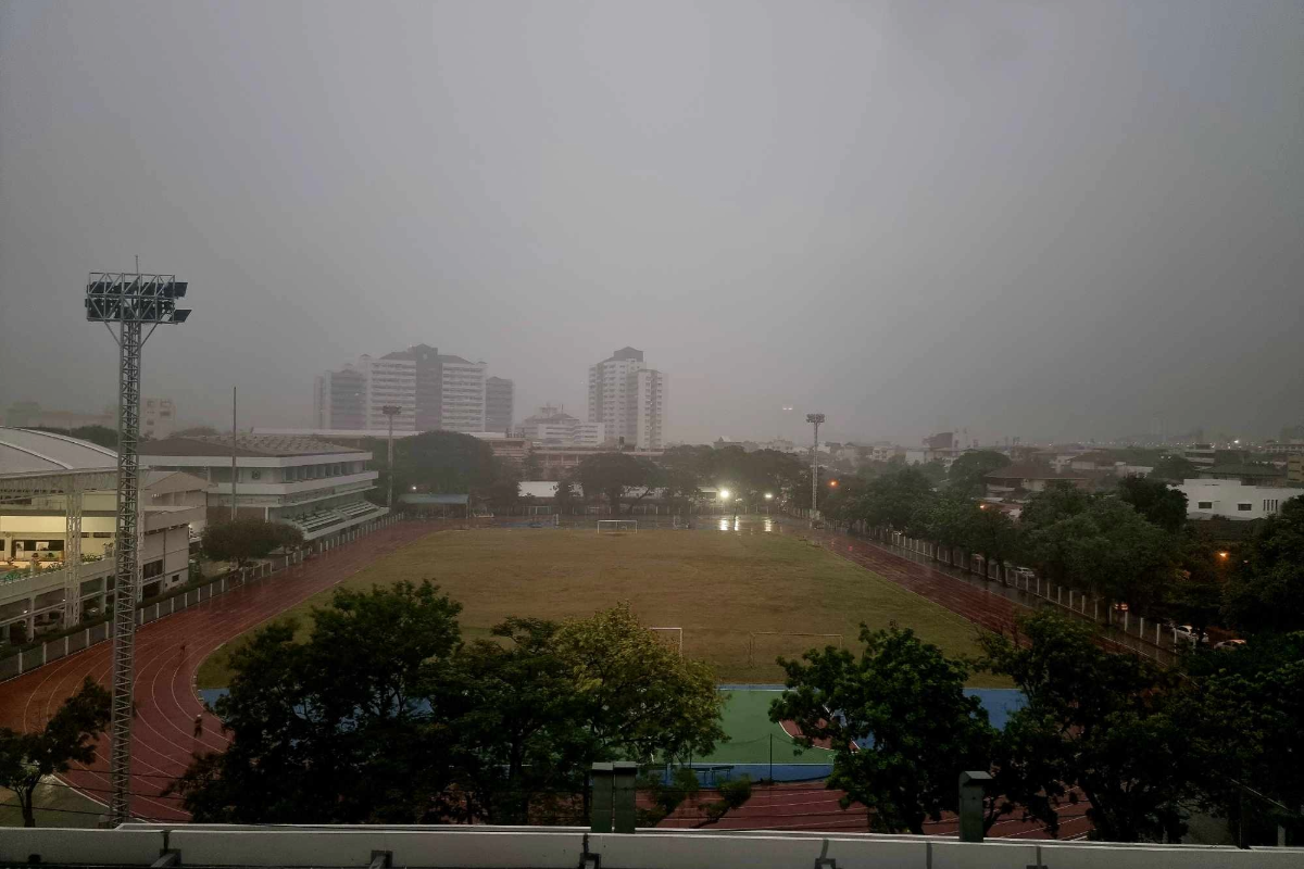 กรมอุตุฯ เตือน ฝนถล่ม 42 จังหวัด กทม.โดนด้วย เช็กเลยมีจังหวัดไหนบ้าง