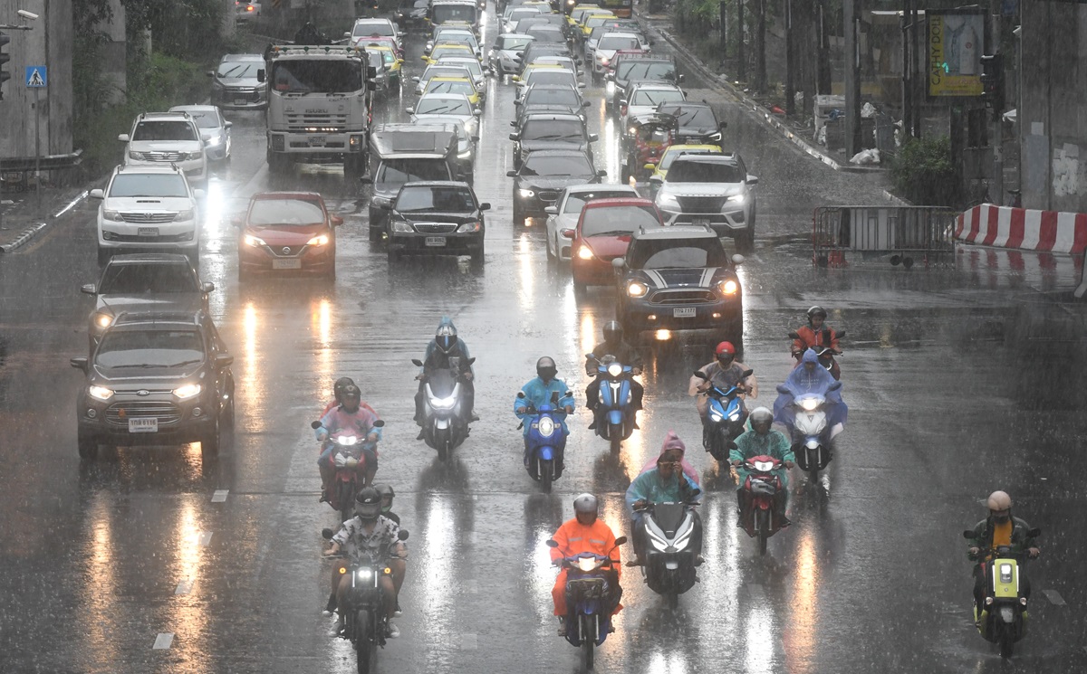 กรมอุตุฯเตือน มรสุมเข้า “ฝนตกหนักถึงหนักมาก” 70-80% ช่วง 21-26 มิ.ย.นี้