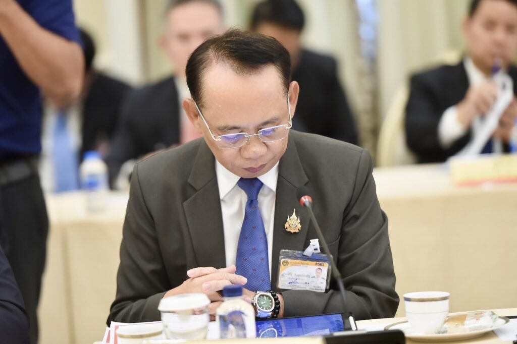 นายประเสริฐ สินสุขประเสริฐ