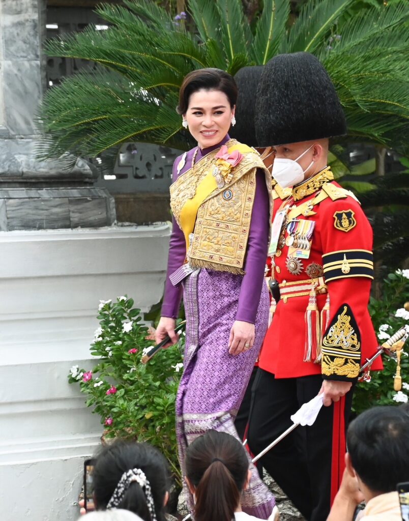 ในหลวง เสด็จฯพระราชพิธีเฉลิมพระชนมพรรษา พระราชินี