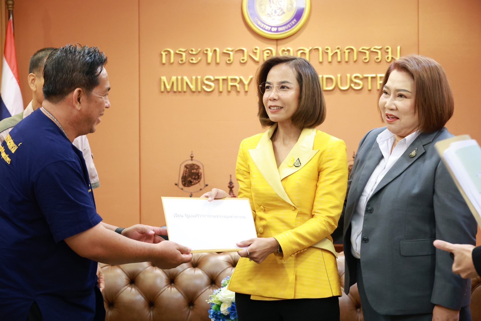 พิมพ์ภัทรา สั่งแก้ปัญหาโรงงานปล่อยน้ำเสียด่วนทำเกษตรกรบ้านแพ้วเดือดร้อนนับปี