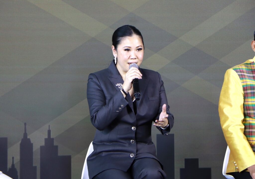 นางสาวฐาปนีย์ เกียรติไพบูลย์