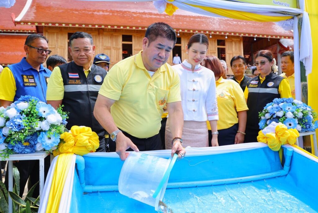 ร้อยเอก ธรรมนัส พรหมเผ่า 
