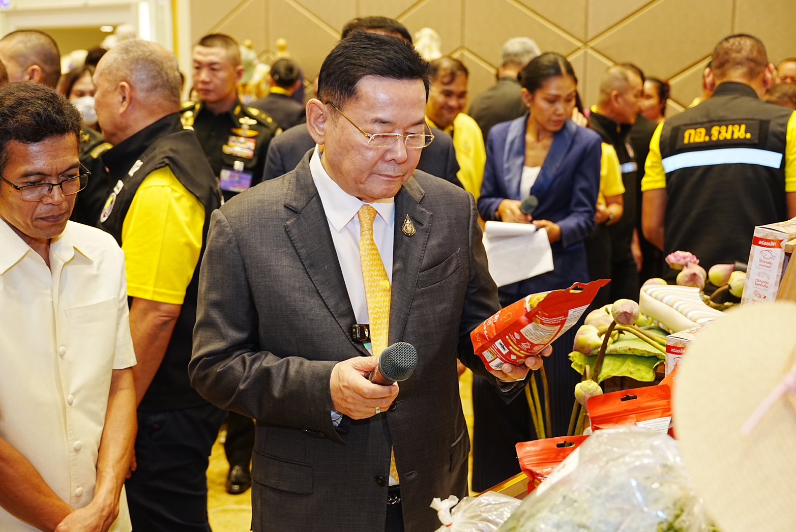 นภินทร จับมือ กองทัพ คัดสินค้าชุมชนร่วมงาน มหกรรมรวมพลัง SME ไทย