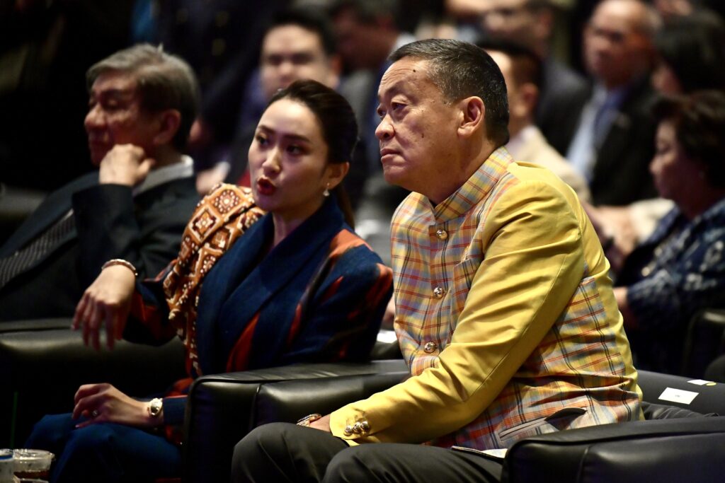 นายเศรษฐา ทวีสิน