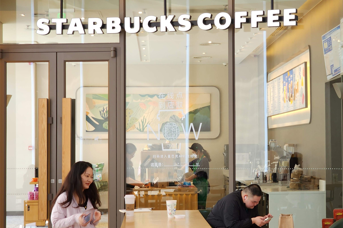 “กาแฟจีน” ระเบิดสงครามราคา สะเทือน Starbucks-Luckin Coffee