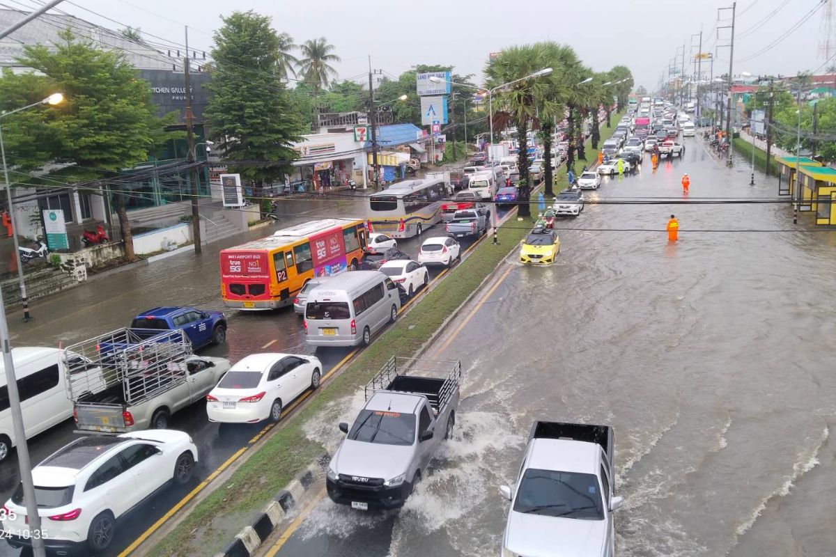 ภูเก็ตอ่วมน้ำท่วมหนัก หลังฝนตก สั่งตั้งศูนย์บัญชาการเหตุการณ์