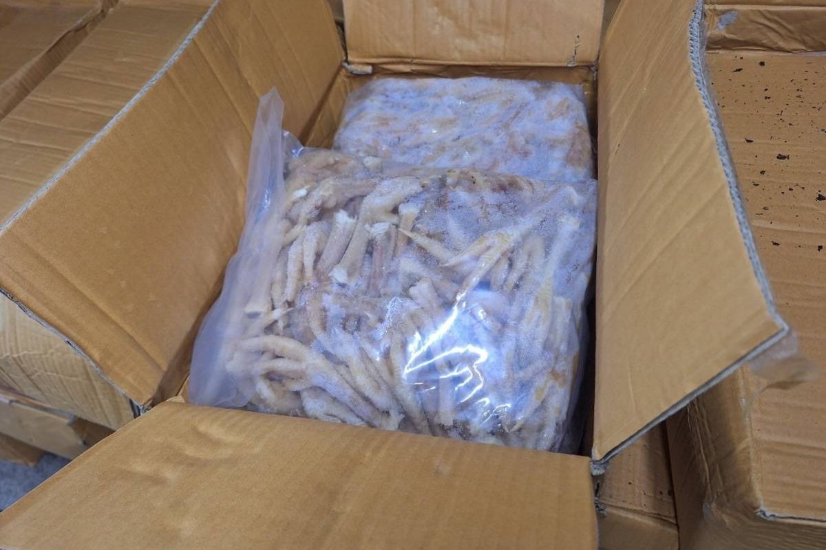 พญานาคราช จับตีนไก่เถื่อนลักลอบนำเข้าสระแก้ว 3 ตัน กว่า 2.8 แสนบาท