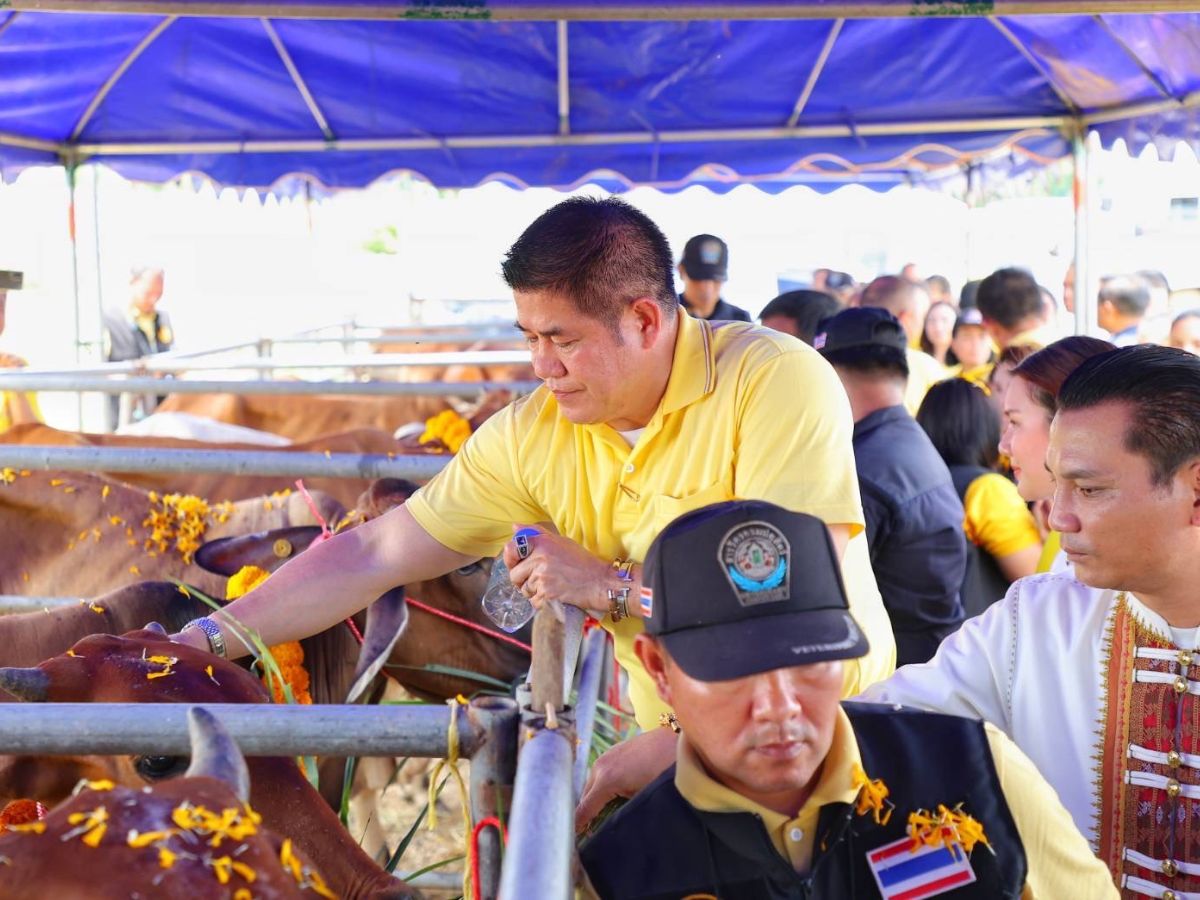 ธรรมนัส ลงพื้นที่ จ.ลำปาง ตะลุยมอบโค-พันธุ์สัตว์น้ำ-โฉนดเพื่อการเกษตร