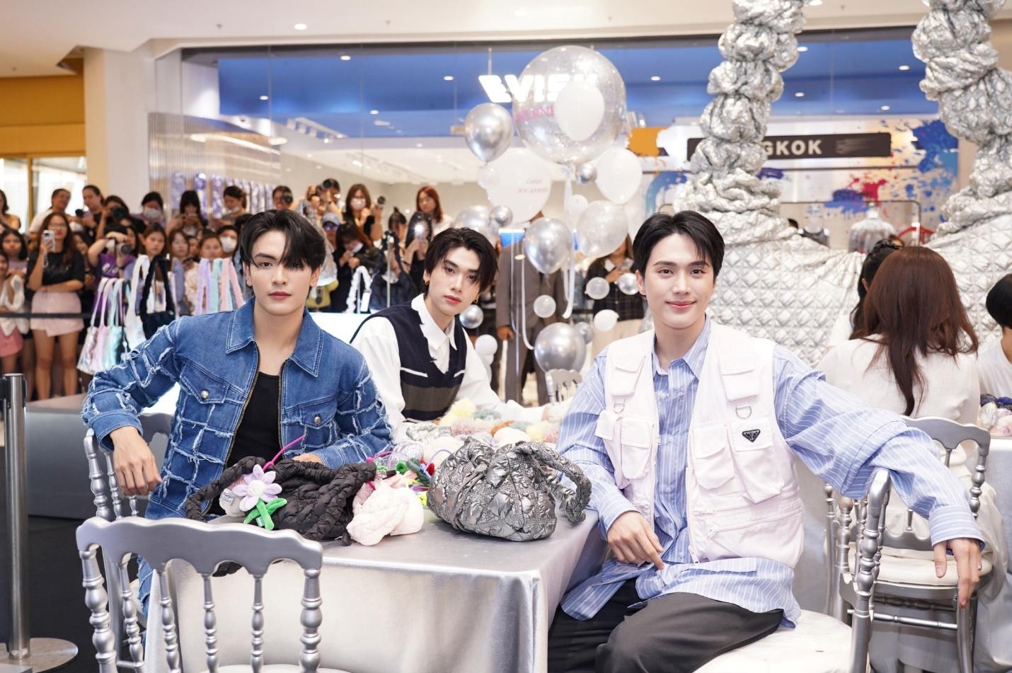 Carlyn ปักหมุดไอคอนสยาม เปิดป๊อปอัพ “Carlyn JOY Journey”