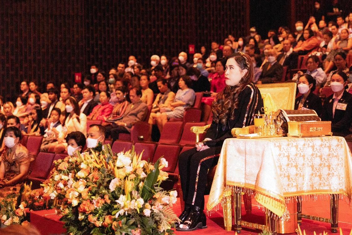 กรมพระศรีสวางควัฒนฯทอดพระเนตรละครเวที “ฟ้าจรดทราย เดอะมิวสิคัล”