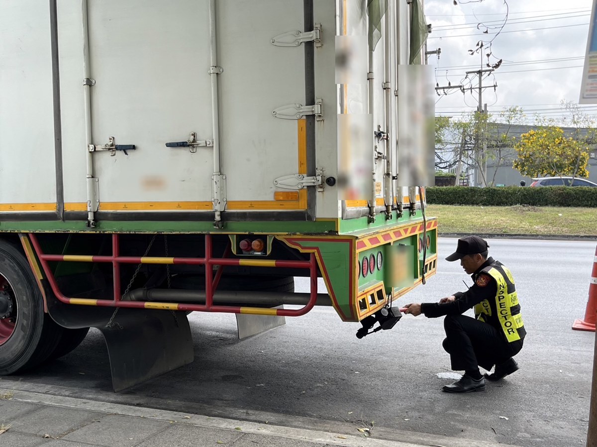 ขนส่งฯ เผยในรอบ 8 เดือน ตั้งด่านตรวจรถควันดำกว่า 1 แสนคัน