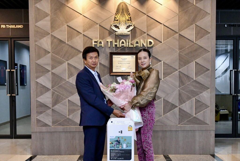 ไดกิ้น ผนึก ฟุตบอลทีมชาติไทย