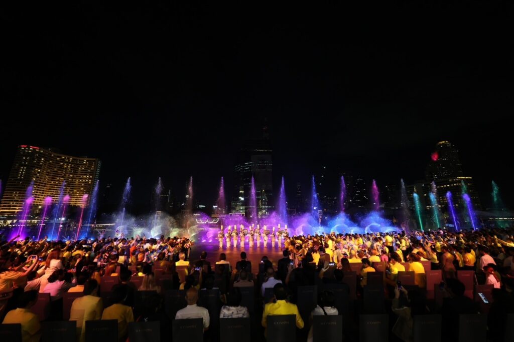 ไอคอนสยาม จัดกิจกรรมเฉลิมพระเกียรติ 'สายนทีแห่งน้ำพระทัย สร้างสุขไทยให้เรืองรอง'