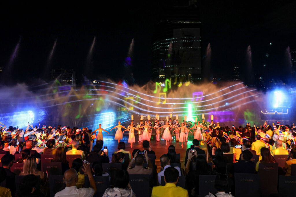 ไอคอนสยาม จัดกิจกรรมเฉลิมพระเกียรติ 'สายนทีแห่งน้ำพระทัย สร้างสุขไทยให้เรืองรอง'