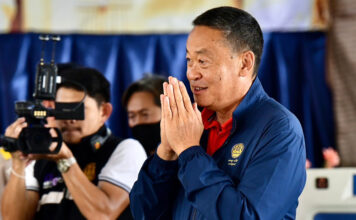 เศรษฐา ทวีสิน