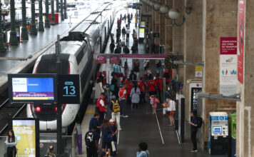 บรรยากาศที่สถานีรถไฟ Gare du Nord กรุงปารีส ฝรั่งเศส หลังเกิดเหตุป่วยระบบรถไฟความเร็วสูง TGV เช้าวันที่ 26 กรกฎาคม 2024