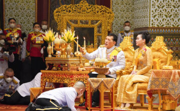 ในหลวง พระราชินี ทรงบำเพ็ญพระราชกุศล เฉลิมพระชนมพรรษา 6 รอบ