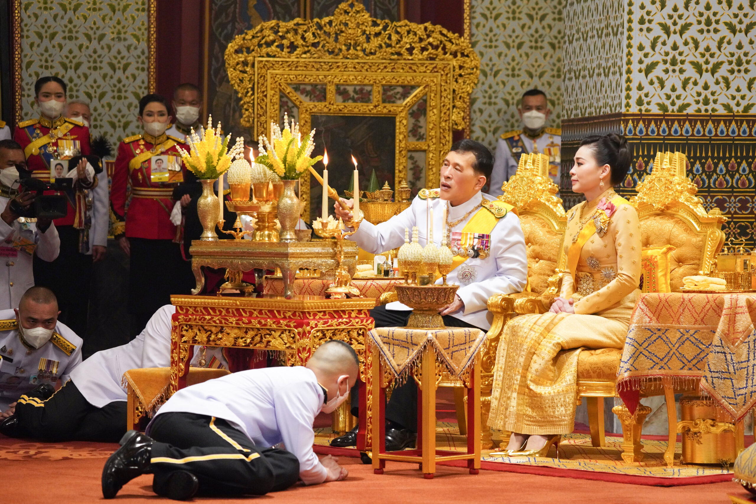 ในหลวง พระราชินี ทรงบำเพ็ญพระราชกุศล เฉลิมพระชนมพรรษา 6 รอบ