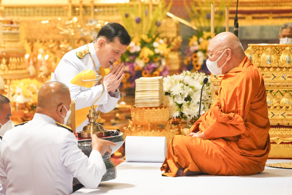 ในหลวง พระราชินี ทรงบำเพ็ญพระราชกุศล เฉลิมพระชนมพรรษา 6 รอบ