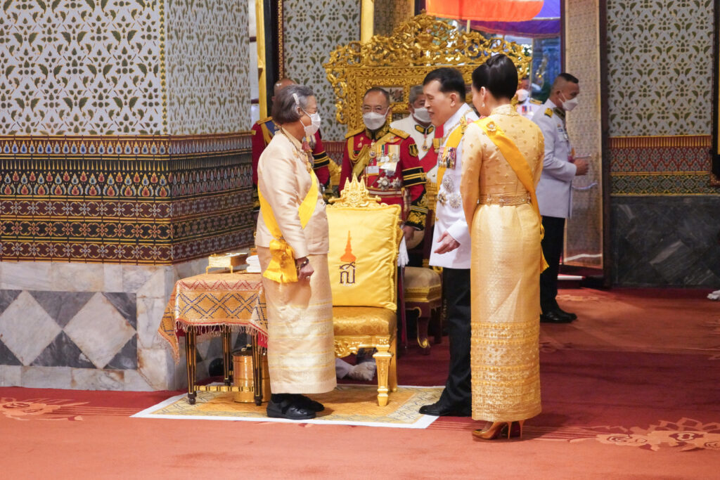 ในหลวง พระราชินี ทรงบำเพ็ญพระราชกุศล เฉลิมพระชนมพรรษา 6 รอบ